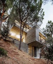 Резиденция из бетонных кубов (Испания)